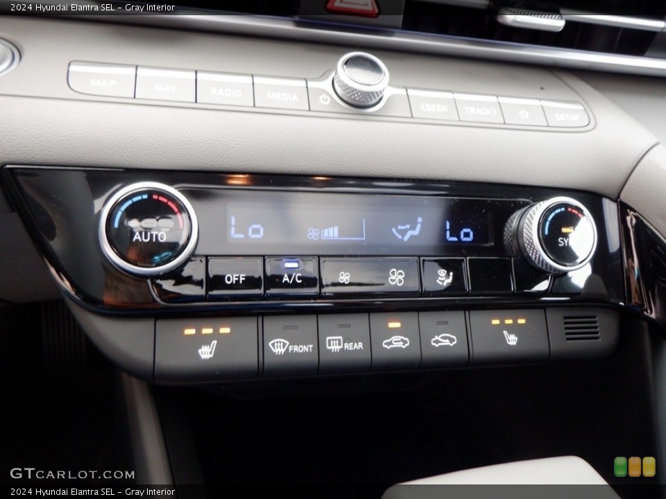 Gray Interior Controls for the 2024 Hyundai Elantra SEL #146661542