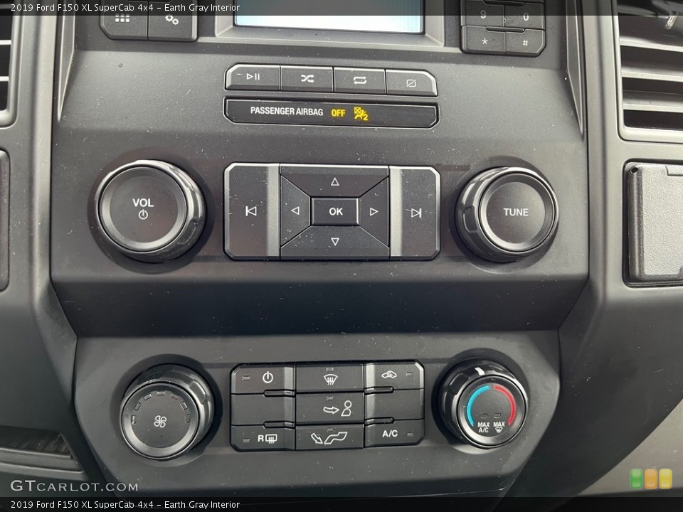 Earth Gray Interior Controls for the 2019 Ford F150 XL SuperCab 4x4 #146666341