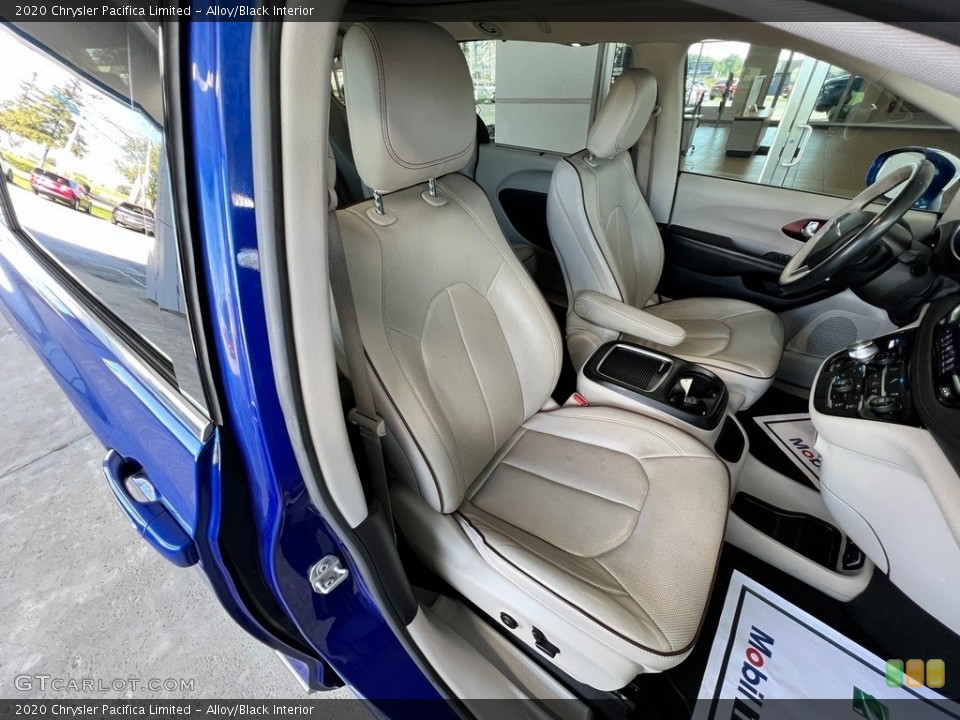 Alloy/Black 2020 Chrysler Pacifica Interiors