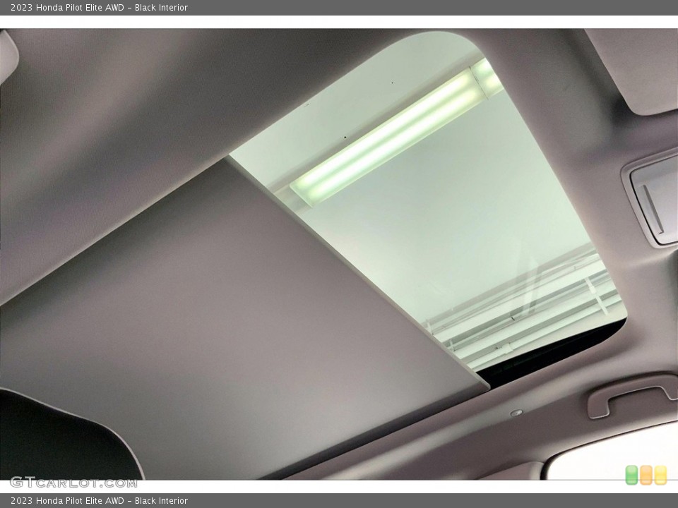 Black Interior Sunroof for the 2023 Honda Pilot Elite AWD #146680450