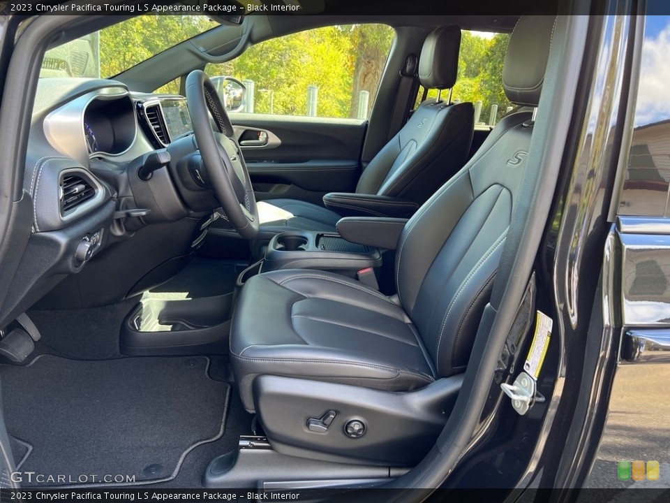 Black Interior Photo for the 2023 Chrysler Pacifica Touring L S Appearance Package #146684420