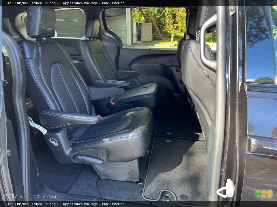 Black Interior Rear Seat for the 2023 Chrysler Pacifica Touring L S Appearance Package #146684492