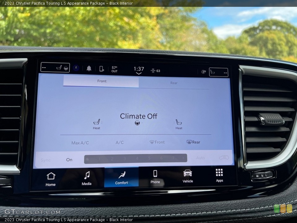Black Interior Controls for the 2023 Chrysler Pacifica Touring L S Appearance Package #146684540