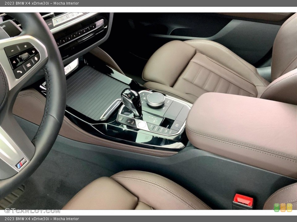 Mocha Interior Controls for the 2023 BMW X4 xDrive30i #146687757