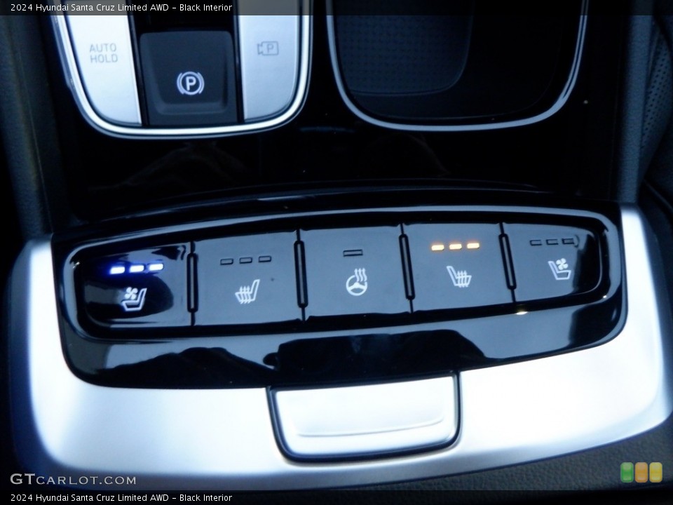 Black Interior Controls for the 2024 Hyundai Santa Cruz Limited AWD #146699505