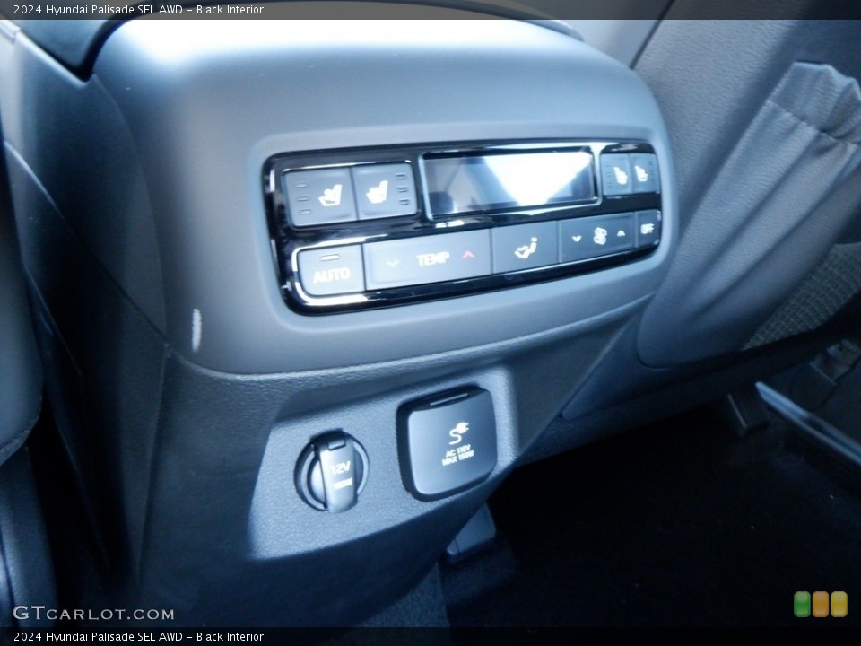 Black Interior Controls for the 2024 Hyundai Palisade SEL AWD #146716189