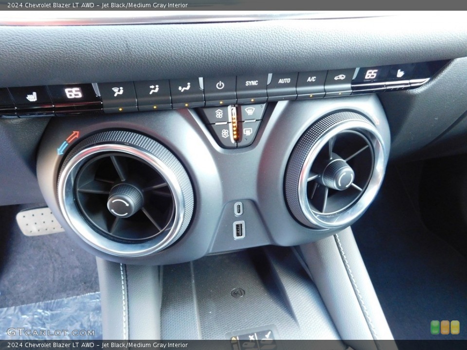 Jet Black/Medium Gray Interior Controls for the 2024 Chevrolet Blazer LT AWD #146723166