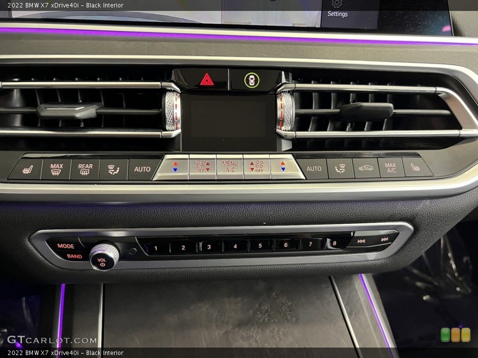 Black Interior Controls for the 2022 BMW X7 xDrive40i #146726078