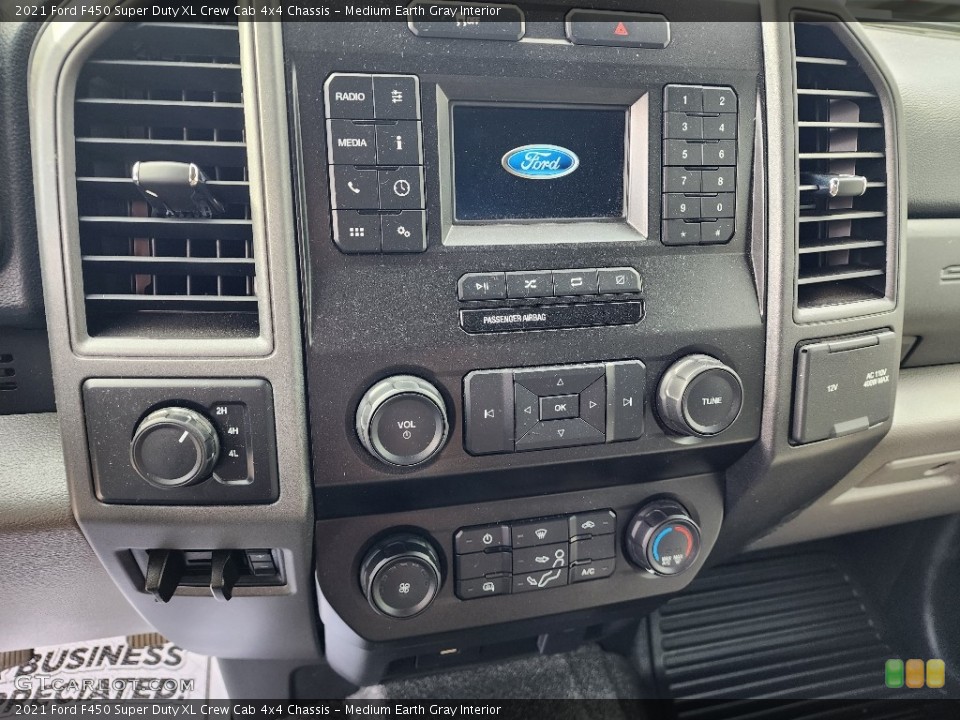 Medium Earth Gray Interior Controls for the 2021 Ford F450 Super Duty XL Crew Cab 4x4 Chassis #146727080