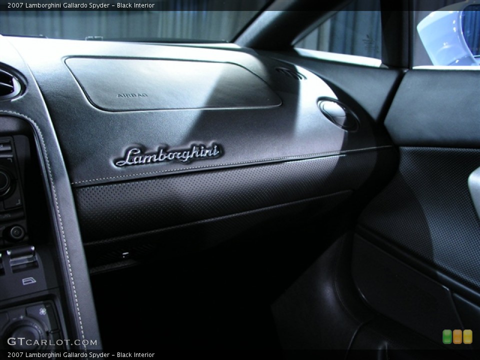 Black Interior Dashboard for the 2007 Lamborghini Gallardo Spyder #150063
