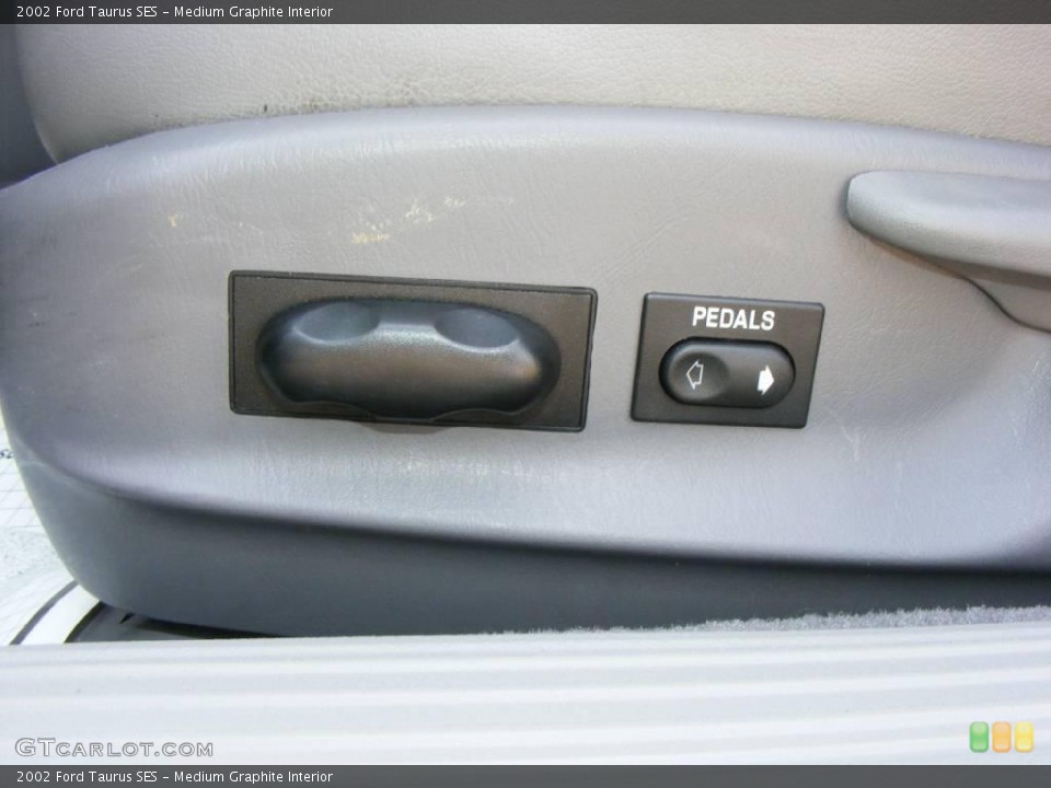 Medium Graphite Interior Controls for the 2002 Ford Taurus SES #15885132