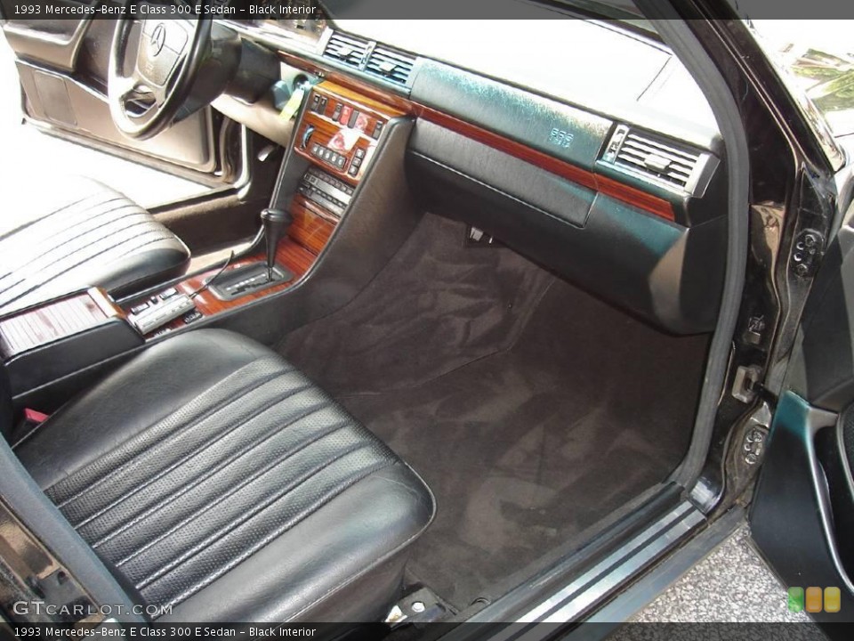 Black Interior Photo for the 1993 Mercedes-Benz E Class 300 E Sedan #16057993