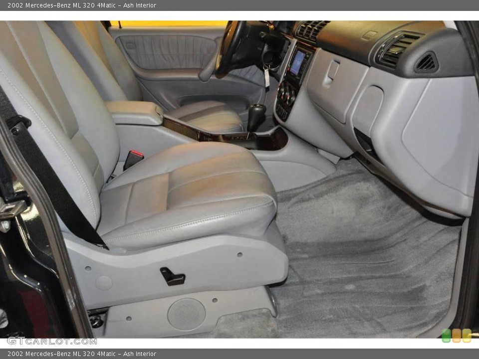 Ash Interior Photo for the 2002 Mercedes-Benz ML 320 4Matic #16937335