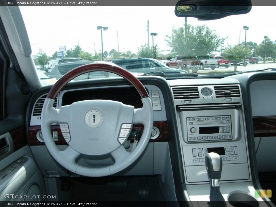 Dove Grey Interior Dashboard for the 2004 Lincoln Navigator Luxury 4x4 #18471779