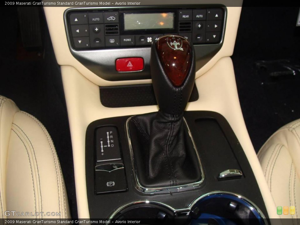 Avorio Interior Transmission for the 2009 Maserati GranTurismo  #19434191