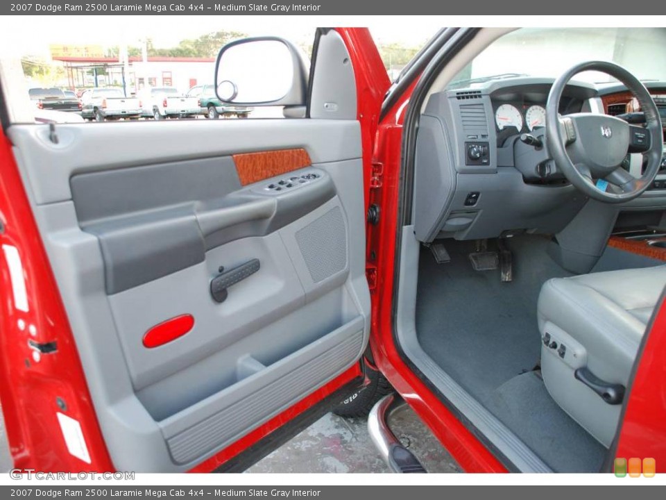 Medium Slate Gray Interior Photo for the 2007 Dodge Ram 2500 Laramie Mega Cab 4x4 #20331155