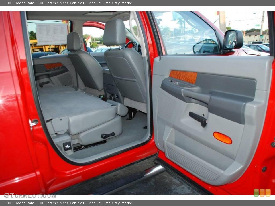 Medium Slate Gray Interior Photo for the 2007 Dodge Ram 2500 Laramie Mega Cab 4x4 #20331351