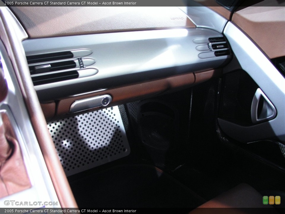 Ascot Brown Interior Photo for the 2005 Porsche Carrera GT  #204299