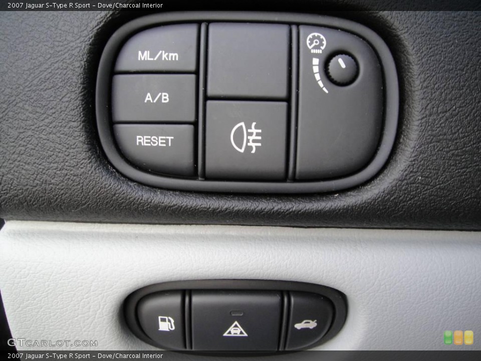 Dove/Charcoal Interior Controls for the 2007 Jaguar S-Type R Sport #21098597