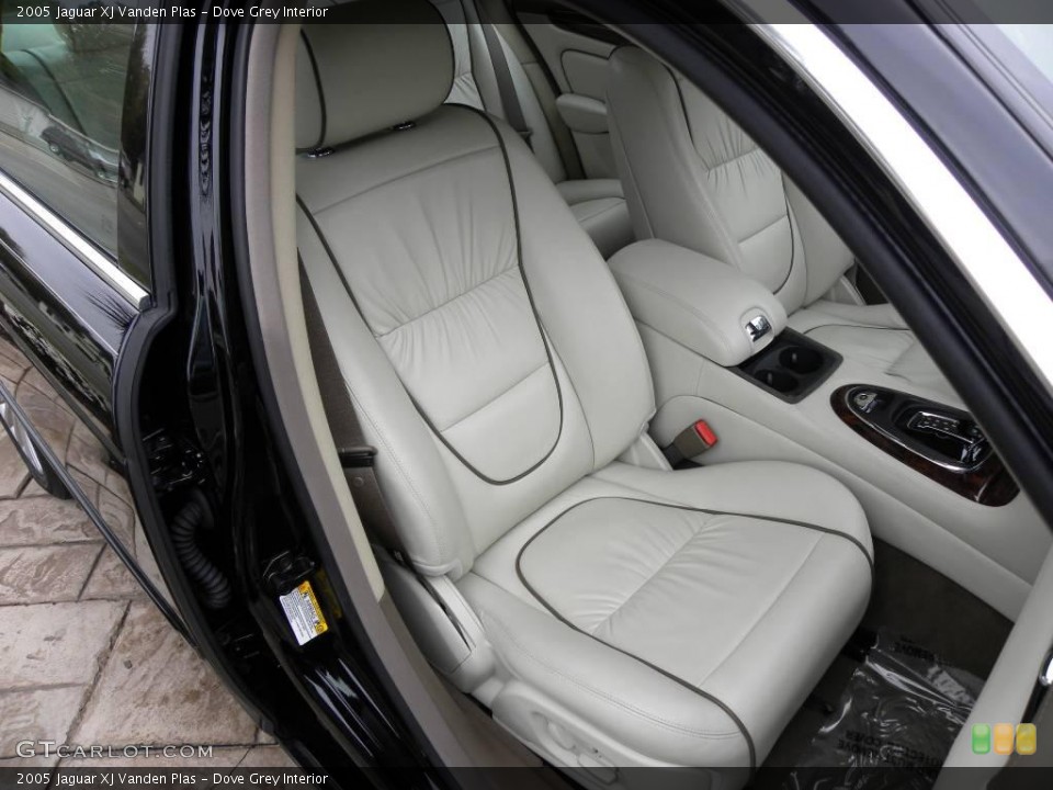 Dove Grey Interior Photo for the 2005 Jaguar XJ Vanden Plas #21901014