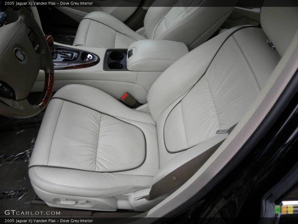 Dove Grey Interior Photo for the 2005 Jaguar XJ Vanden Plas #21901026