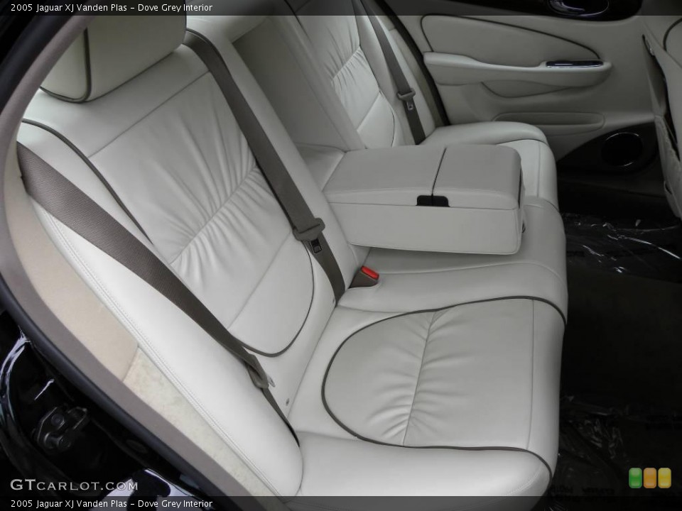 Dove Grey Interior Photo for the 2005 Jaguar XJ Vanden Plas #21901034