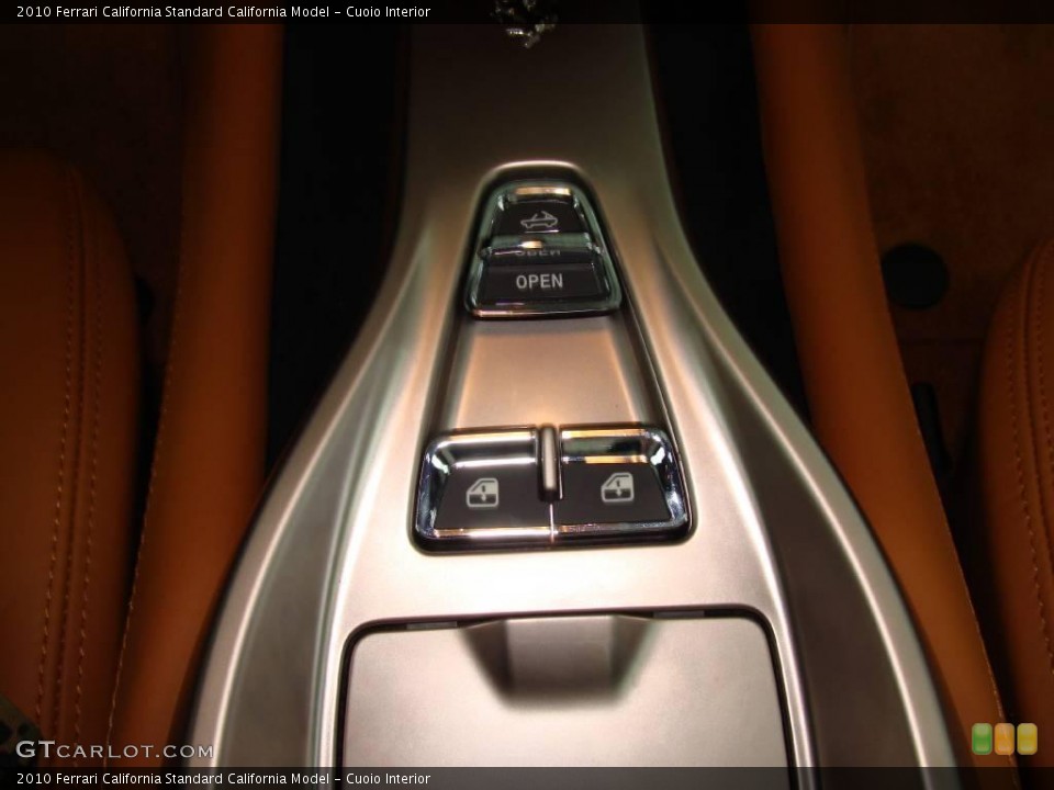 Cuoio Interior Controls for the 2010 Ferrari California  #22011477