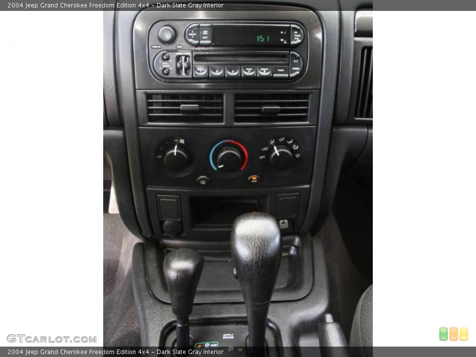 Dark Slate Gray Interior Controls for the 2004 Jeep Grand Cherokee Freedom Edition 4x4 #22665601