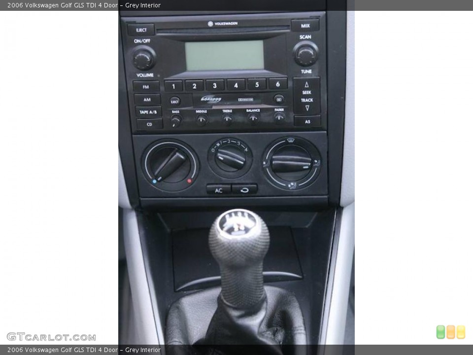 Grey Interior Controls for the 2006 Volkswagen Golf GLS TDI 4 Door #22699244