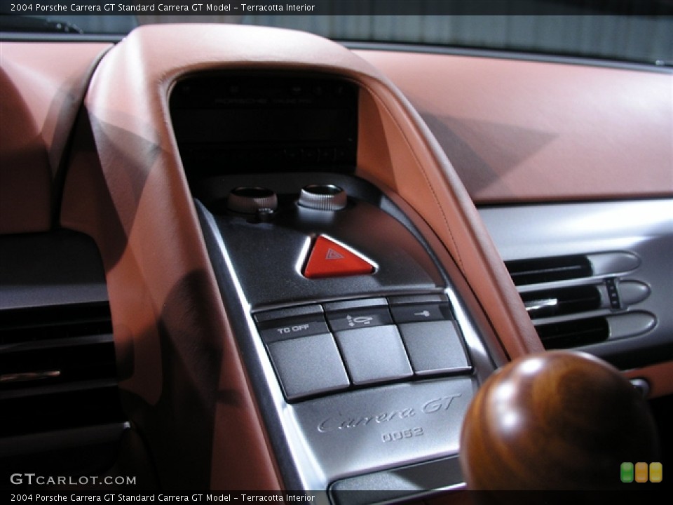 Terracotta Interior Controls for the 2004 Porsche Carrera GT  #227818
