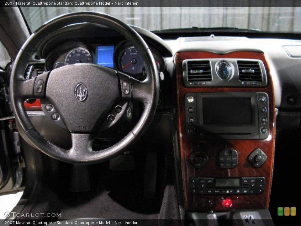 Nero Interior Dashboard for the 2007 Maserati Quattroporte  #23675942