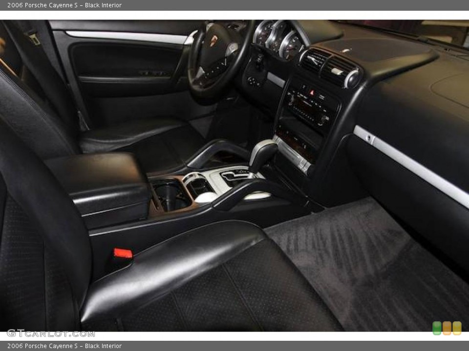 Black Interior Photo for the 2006 Porsche Cayenne S #24180846