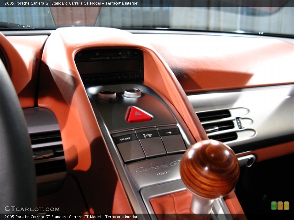 Terracotta Interior Controls for the 2005 Porsche Carrera GT  #272642