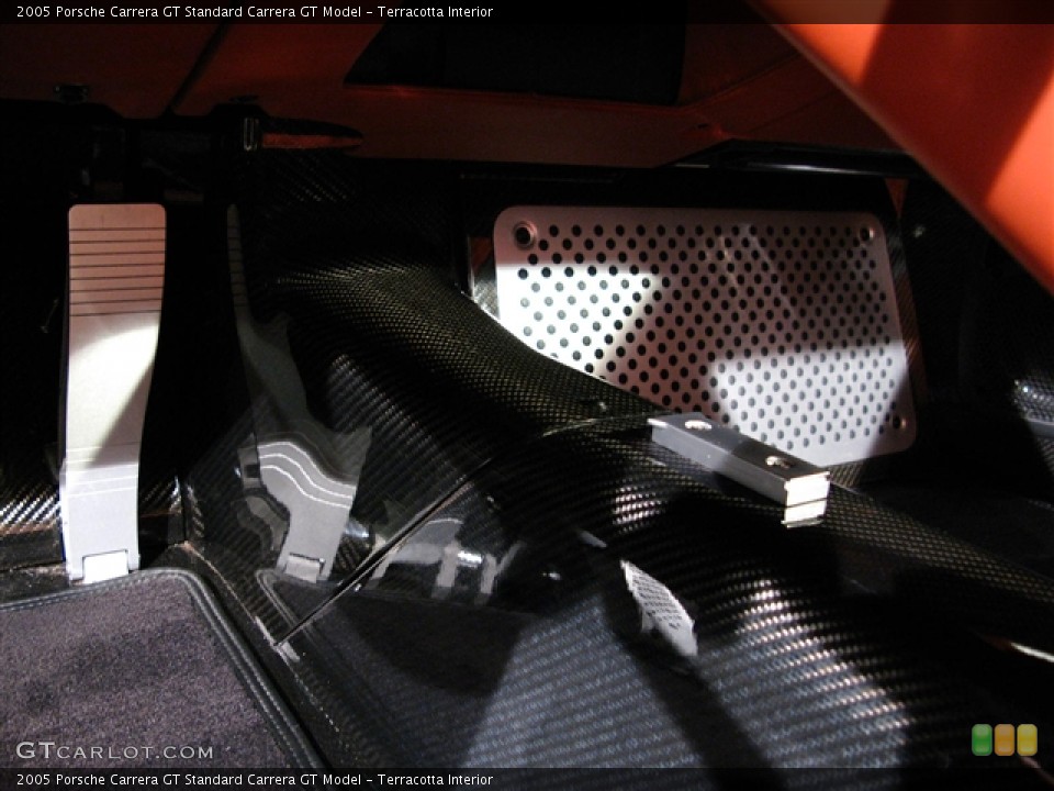 Terracotta Interior Controls for the 2005 Porsche Carrera GT  #272663
