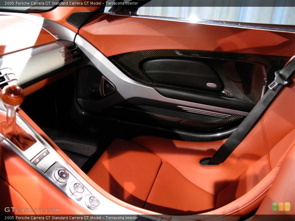 Terracotta Interior Photo for the 2005 Porsche Carrera GT  #272670