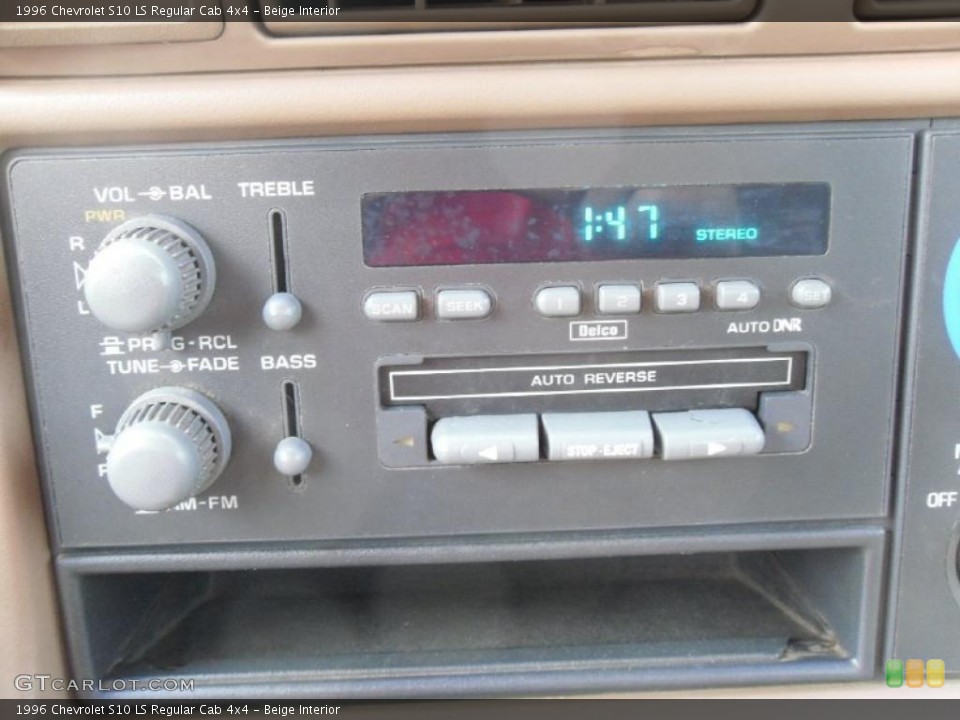 Beige Interior Controls for the 1996 Chevrolet S10 LS Regular Cab 4x4 #29111554