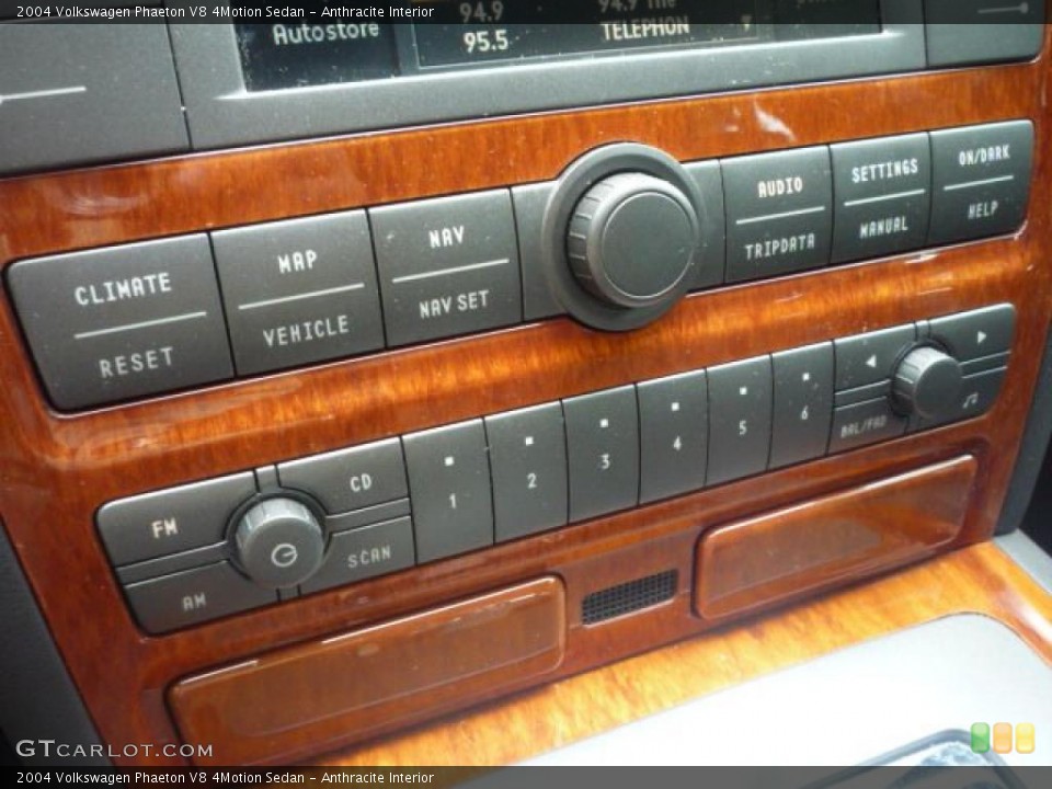 Anthracite Interior Controls for the 2004 Volkswagen Phaeton V8 4Motion Sedan #30557464