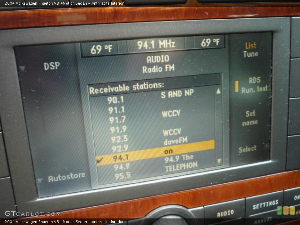 Anthracite Interior Controls for the 2004 Volkswagen Phaeton V8 4Motion Sedan #30557480