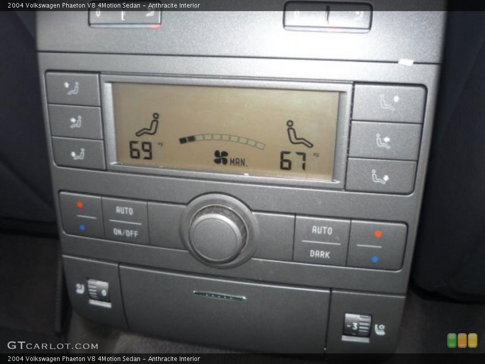 Anthracite Interior Controls for the 2004 Volkswagen Phaeton V8 4Motion Sedan #30557748