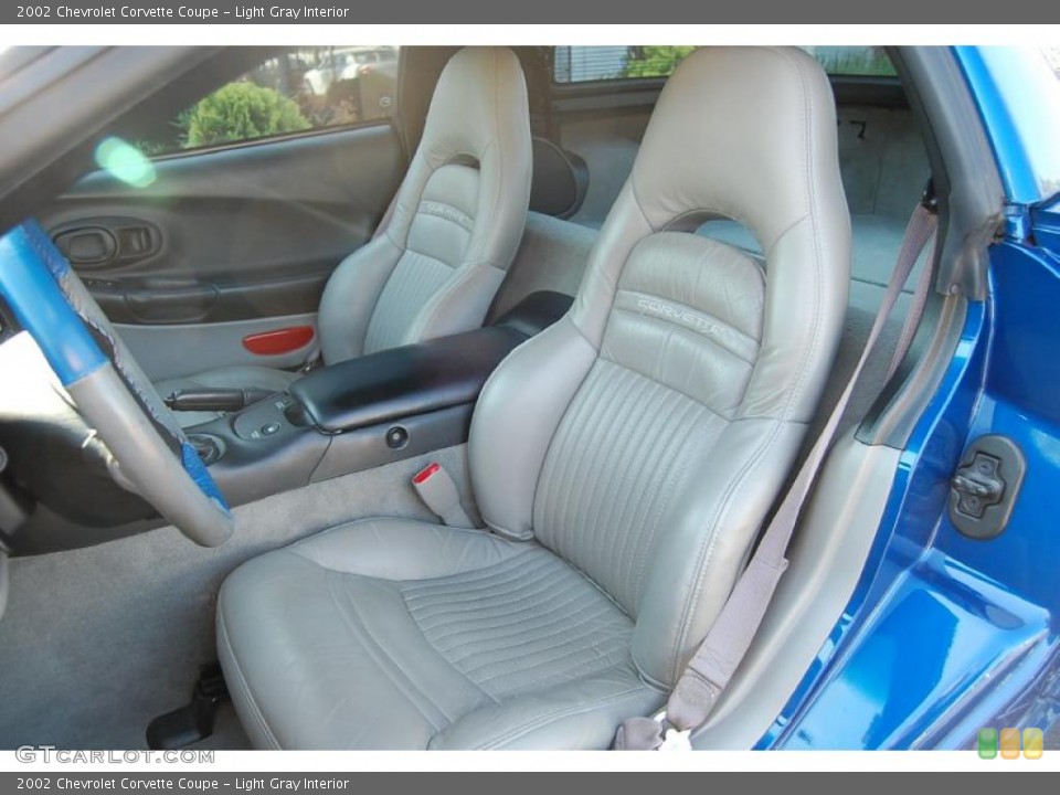 Light Gray Interior Photo for the 2002 Chevrolet Corvette Coupe #31172983