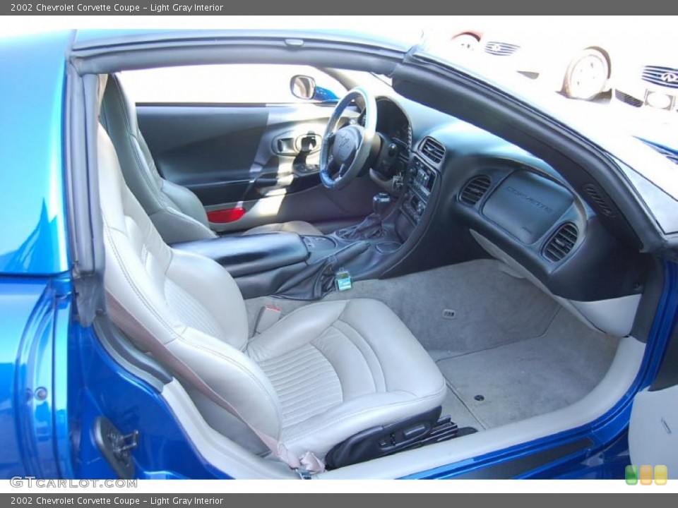 Light Gray Interior Photo for the 2002 Chevrolet Corvette Coupe #31173059