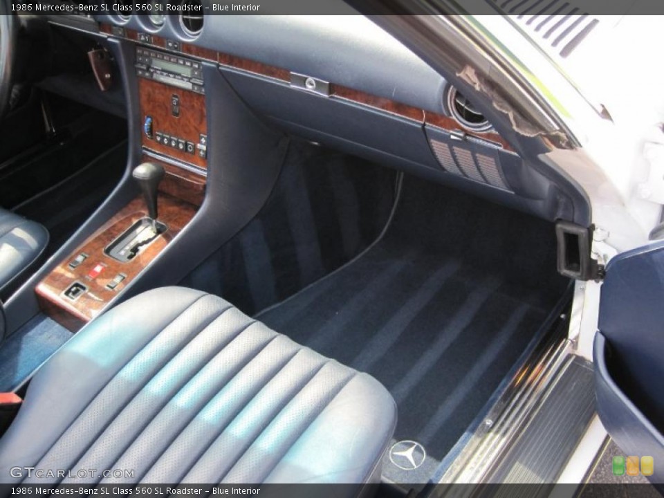 Blue Interior Dashboard for the 1986 Mercedes-Benz SL Class 560 SL Roadster #31269752