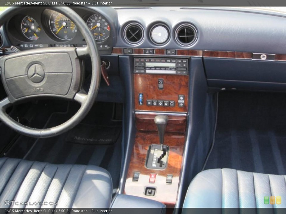 Blue Interior Controls for the 1986 Mercedes-Benz SL Class 560 SL Roadster #31269780