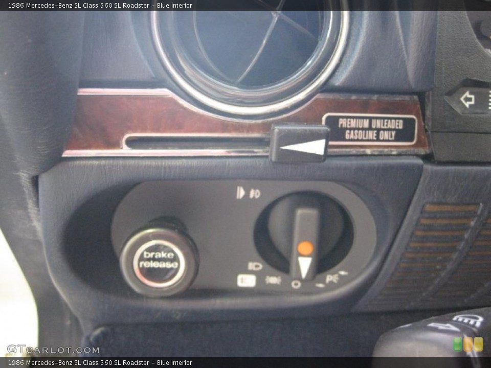 Blue Interior Controls for the 1986 Mercedes-Benz SL Class 560 SL Roadster #31270084