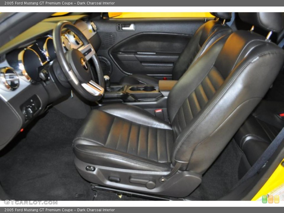 Dark Charcoal Interior Photo for the 2005 Ford Mustang GT Premium Coupe #33369201