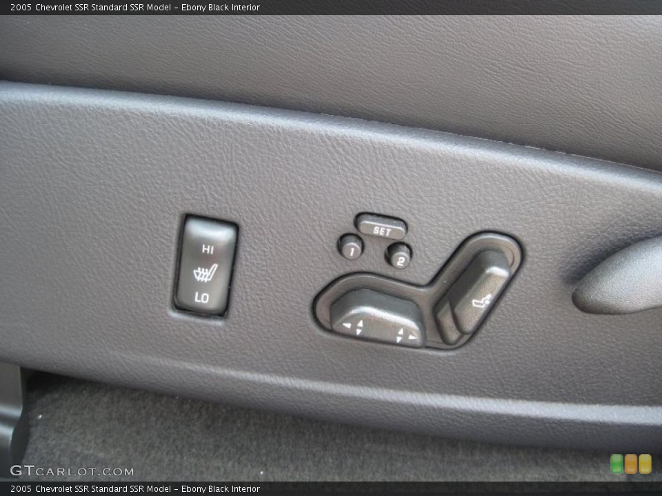 Ebony Black Interior Controls for the 2005 Chevrolet SSR  #34886933