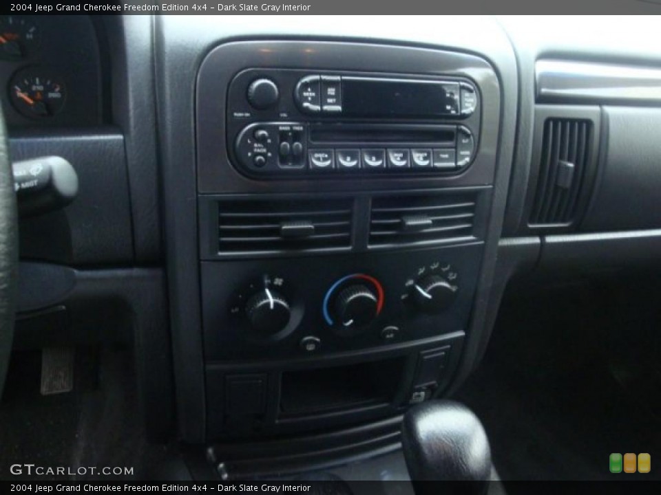 Dark Slate Gray Interior Controls for the 2004 Jeep Grand Cherokee Freedom Edition 4x4 #36656618