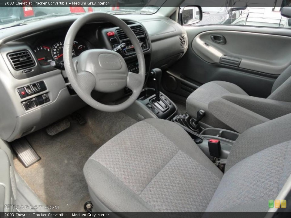 Medium Gray Interior Photo for the 2003 Chevrolet Tracker Convertible #37515738