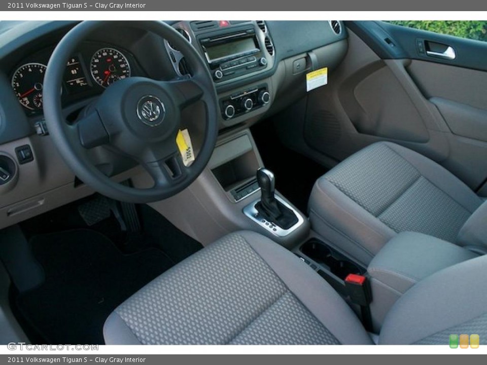 Clay Gray Interior Photo for the 2011 Volkswagen Tiguan S #37636236