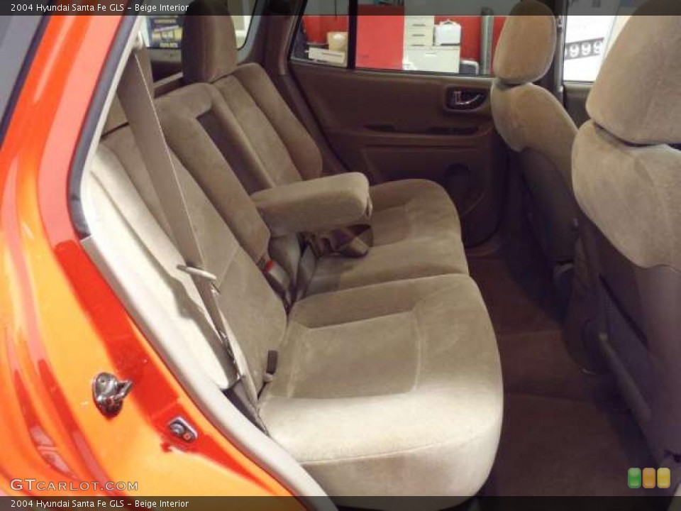 Beige Interior Photo for the 2004 Hyundai Santa Fe GLS #37778864